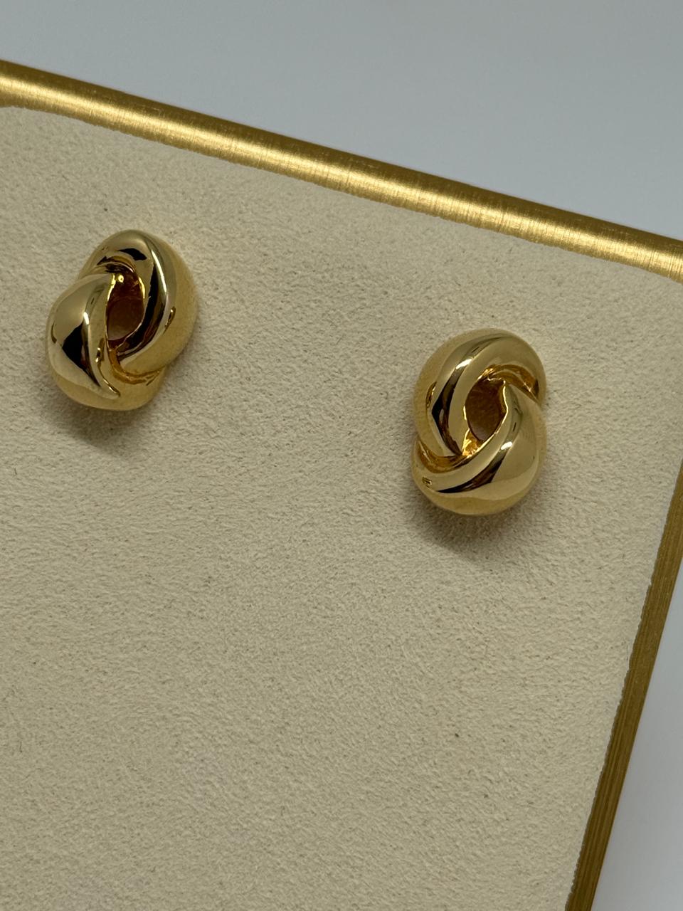 ARETES MEDIO NUDO 14K 2.4G LK26